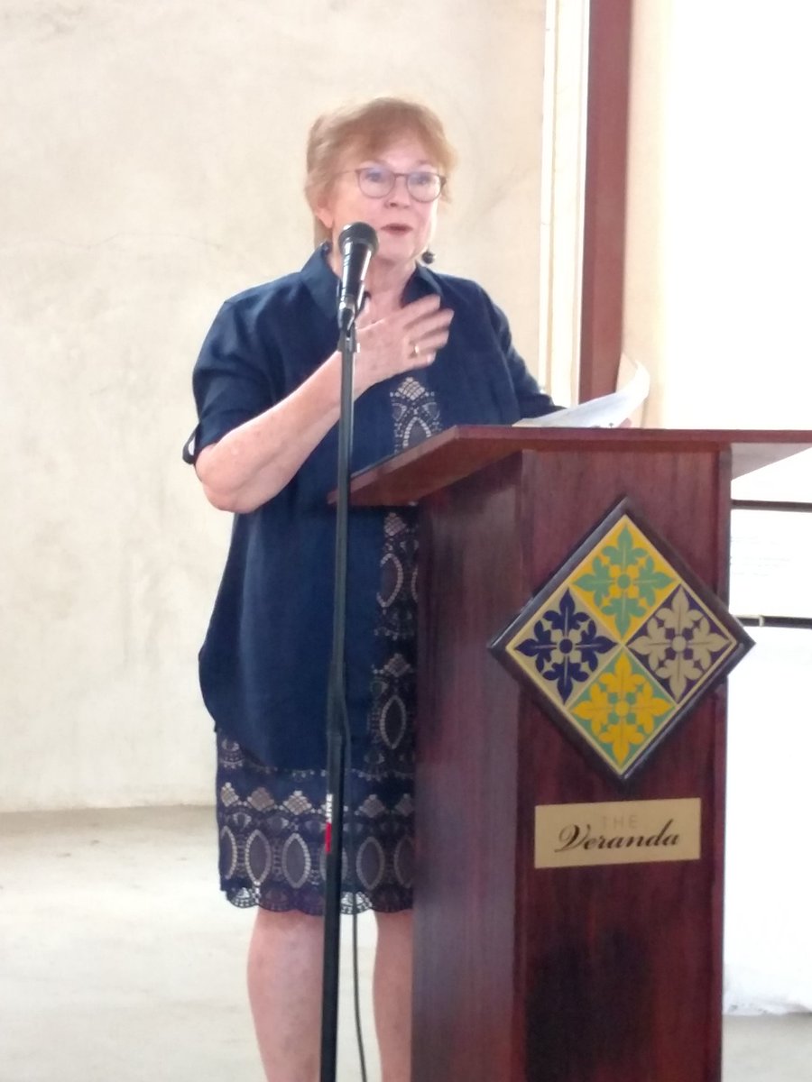 AWCSA's tweet photo. #awcsa #headlinerawards2017 recipient for Educational Excellence Harriet Romo speaks how her programs at #UTSA help children &amp; public policy https://t.co/xuc05CH0wj