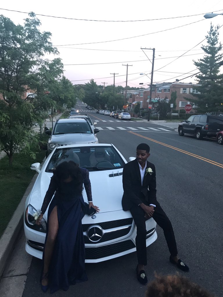 moneyE4J's tweet photo. ONLY WENT TO TAKE PICS ๐#TechProm2k17 https://t.co/9GMCX29k4s