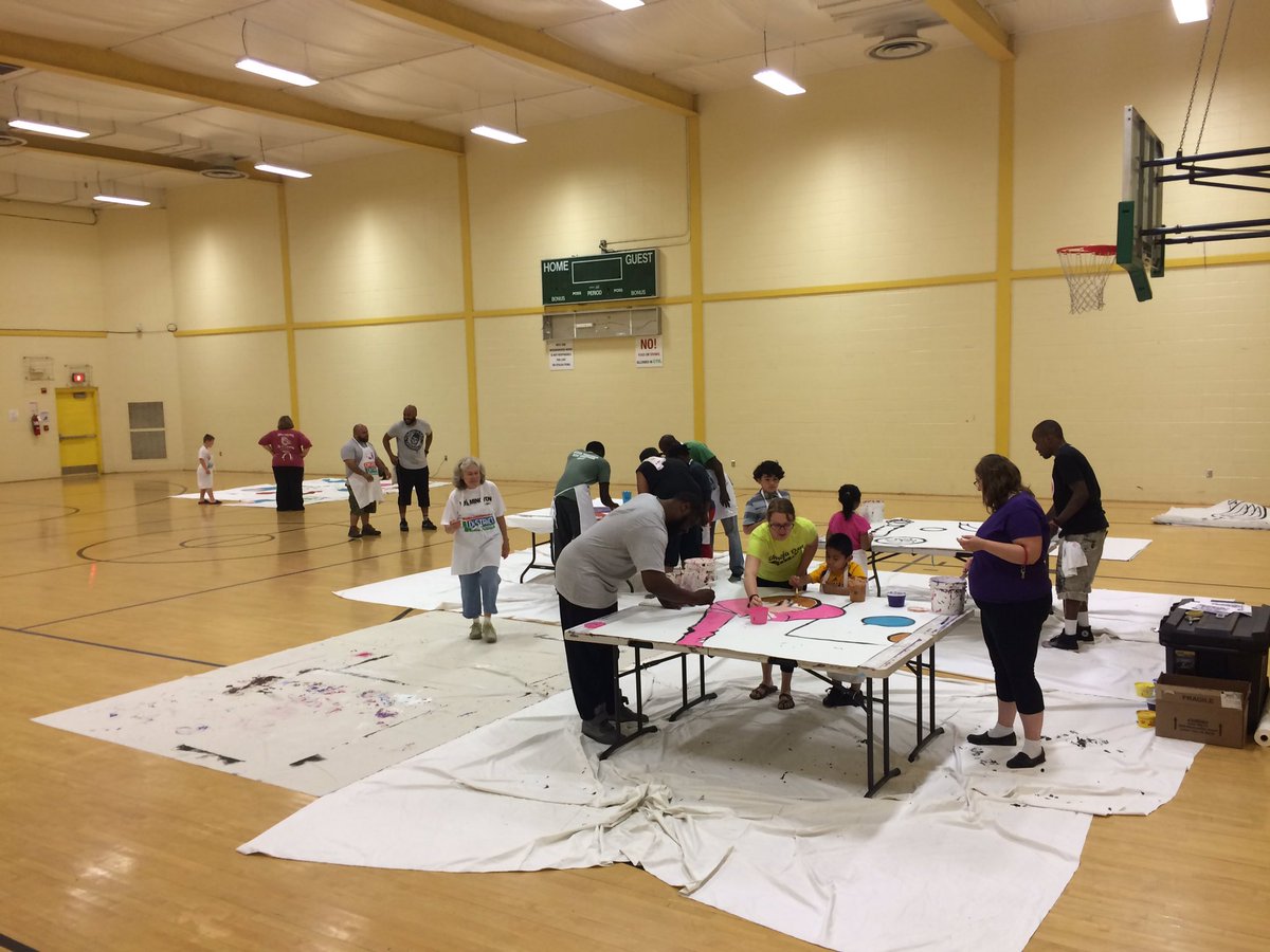 westsidegrowsde's tweet photo. Community paint day is underway! Drop by the West End Neighborhood House to help make a masterpiece!!
#WestSideGrows #InWilm #netde https://t.co/SBQUTuW414
