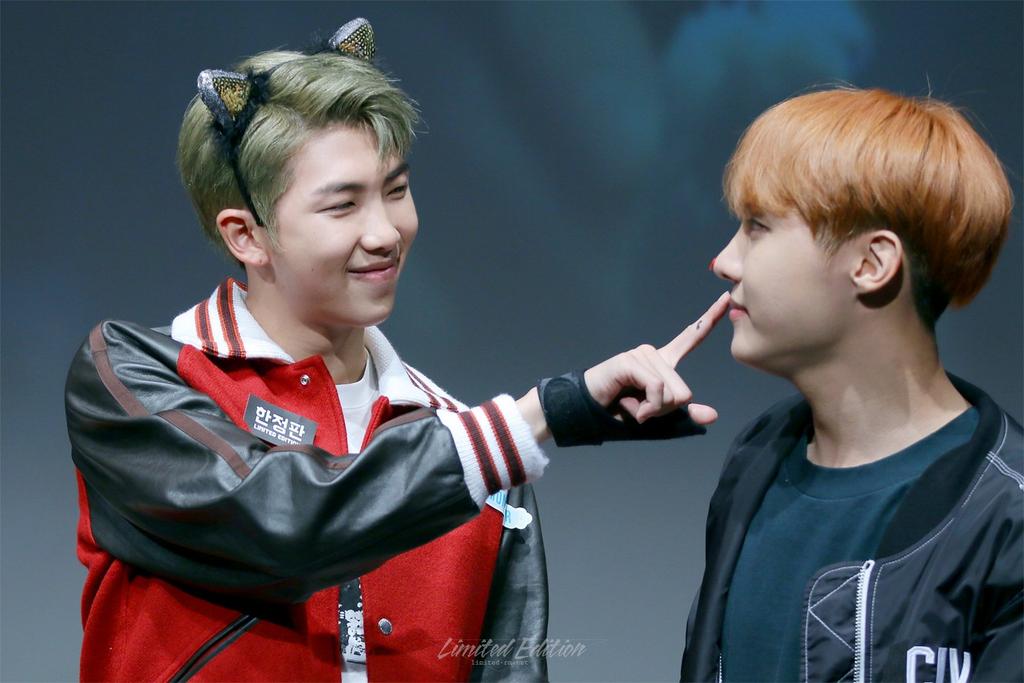 mikrohobsmos's tweet photo. This my fave pic y'all. joon looks so sweet and soft and hobi just #BTSWEEK #2017BTSFESTA RAP MONSTER https://t.co/CH5io0AF3F