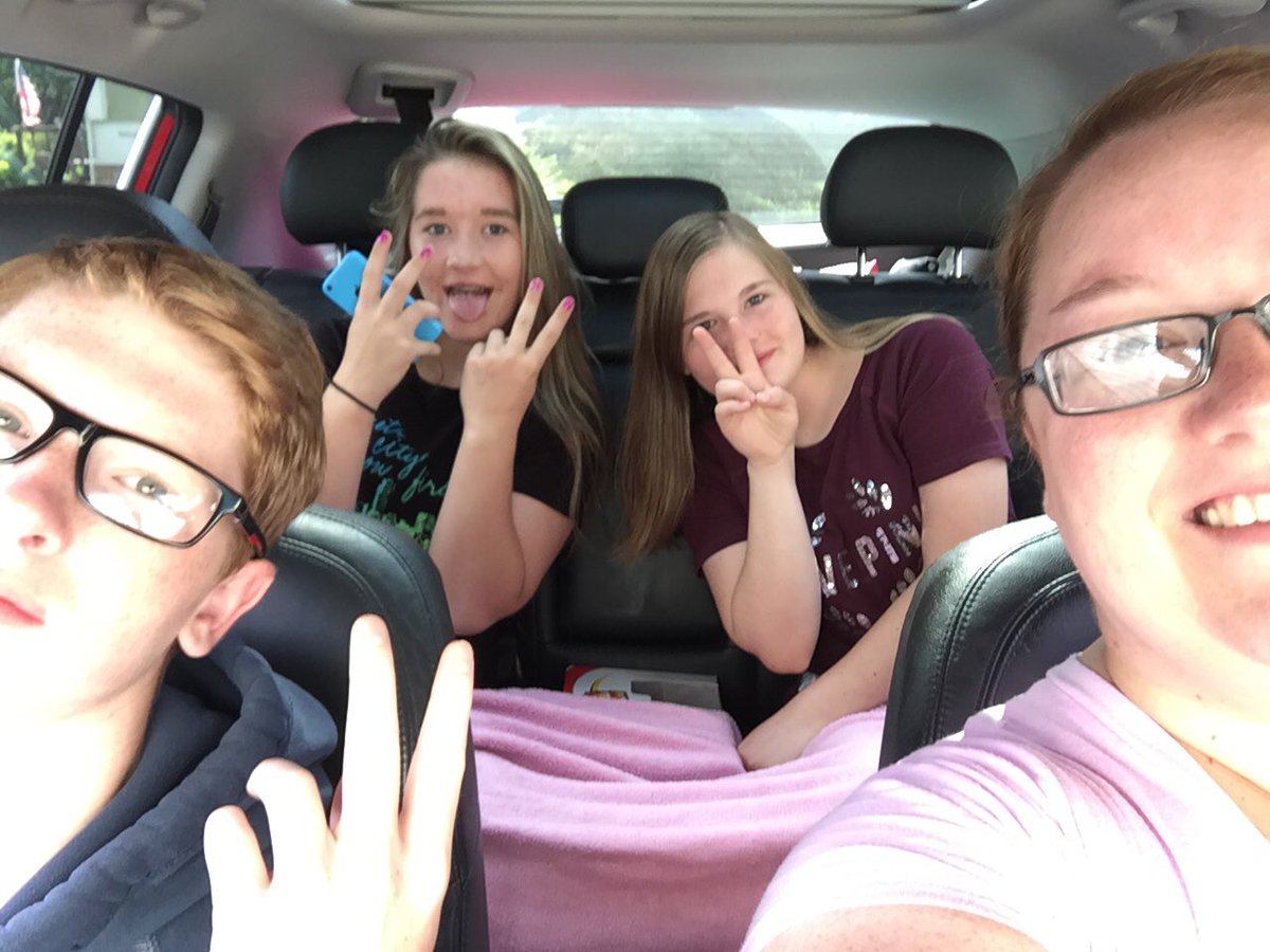 bittersweet1d's tweet image. We are at our halfway point to St Louis to see you  @GavinDeGraw @billy_norris @ezybakes 🎉😁#boringdrive