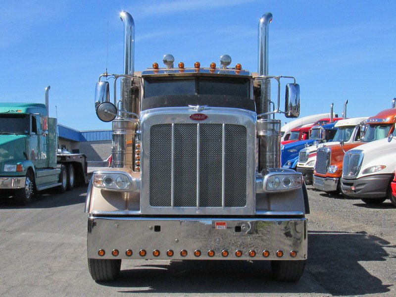PeterbiltMotors's tweet photo. Great way to wind down the week "@CoopsLibertyKW Happy #FrontEndFriday! Enjoy this #Peterbilt 389..." #PrideComesStandard https://t.co/8JJgnQO18d