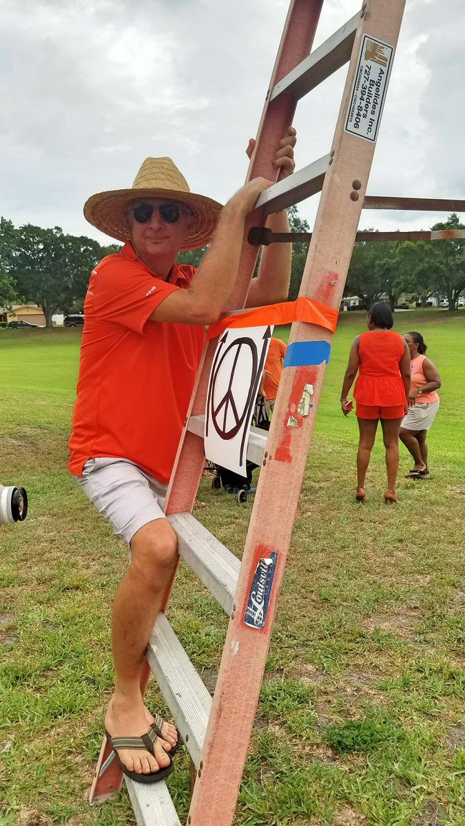 LettersFromLO's tweet photo. #wearorange #wearorangestpete #wearorangestpete2017 @MomsDemand https://t.co/tMr0yos4I1