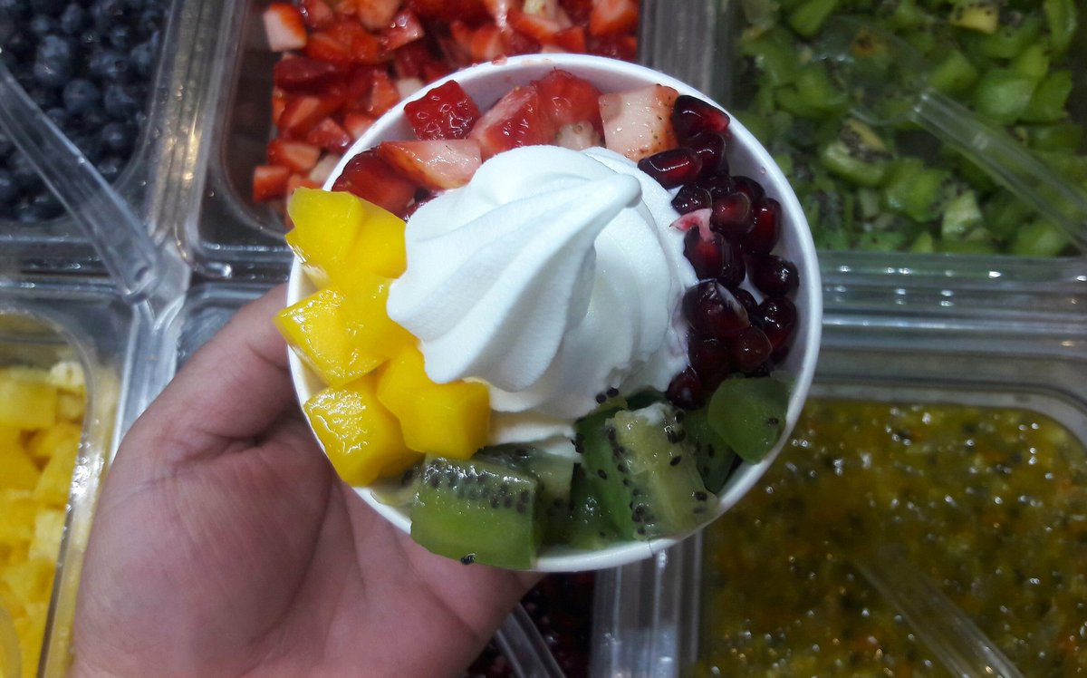 PinkberryPanama's tweet photo. Un arcoiris de sabor!!! Feliz sábado lovers!!! 😋🍧🌈 https://t.co/vshl1v8gkB