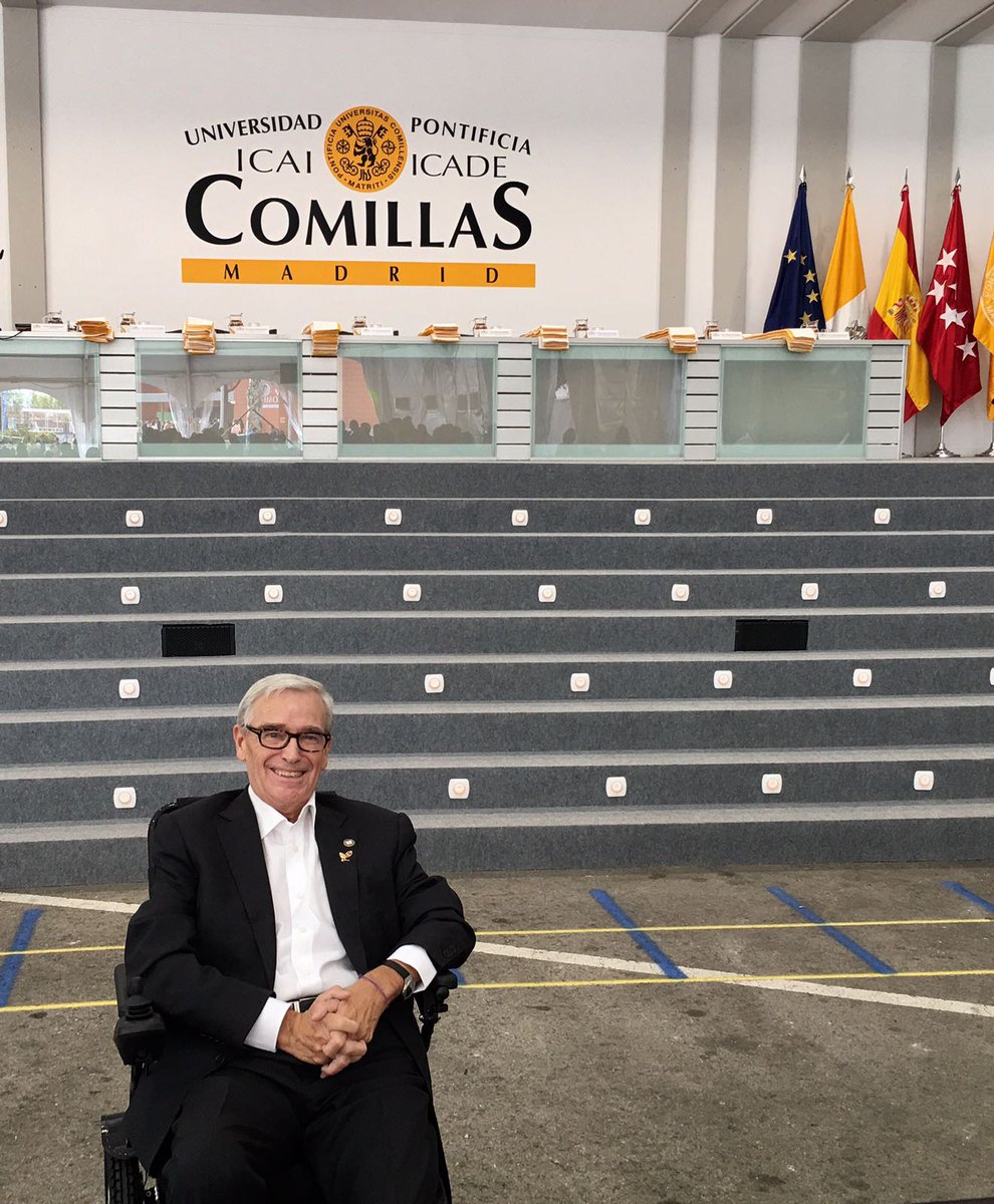 F_Luzon's tweet photo. Contento y muy orgulloso por estar en la Graduación de Rui Egido hijo de mi mujer en @UCOMILLAS donde fui Presidente d su #EscuelaDeNegocios https://t.co/9LqIkLJBxd