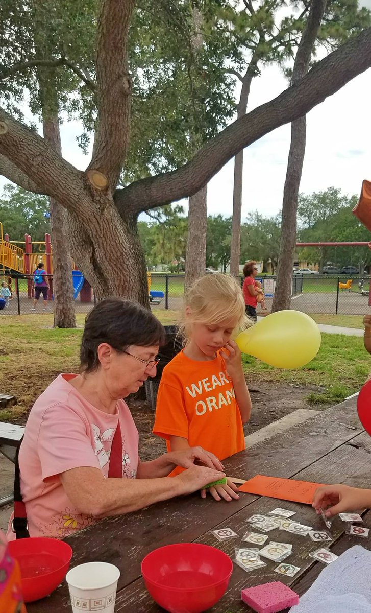 LettersFromLO's tweet photo. #wearorange #wearorangestpete #wearorangestpete2017 @MomsDemand https://t.co/2EvVXZOMiN