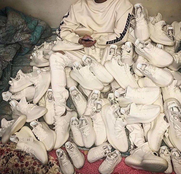 3kitty3kat3's tweet photo. @Chef_BoyarZee I think we all know where your yeezys are https://t.co/Q88ptdboH5