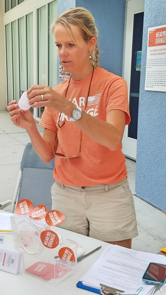 LettersFromLO's tweet photo. #wearorange #wearorangestpete #wearorangestpete2017 @MomsDemand https://t.co/RIdjDrVm9v
