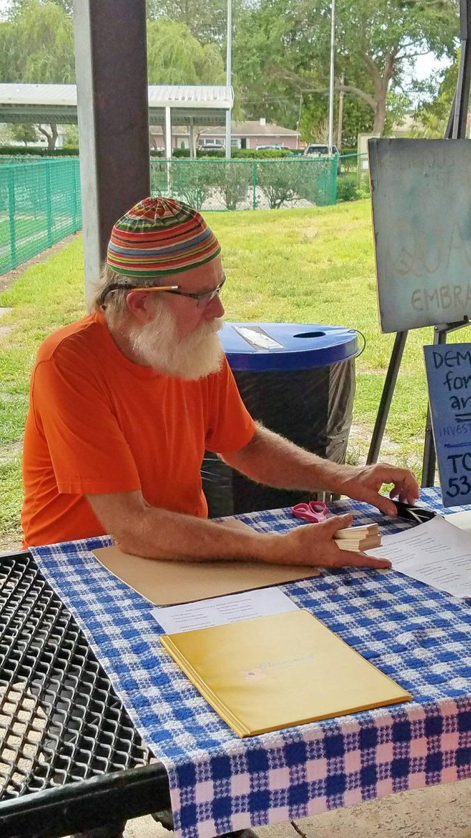 LettersFromLO's tweet photo. #wearorange #wearorangestpete #wearorangestpete2017 @MomsDemand https://t.co/GAOgYJl97l