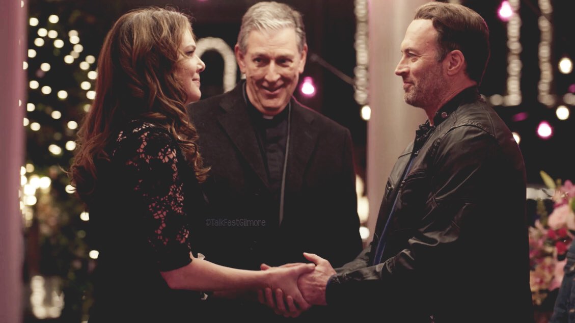 TalkFastGilmore's tweet photo. June 3rd. Can you believe this finally happened? #GilmoreGirls https://t.co/BpwjxjoHKo