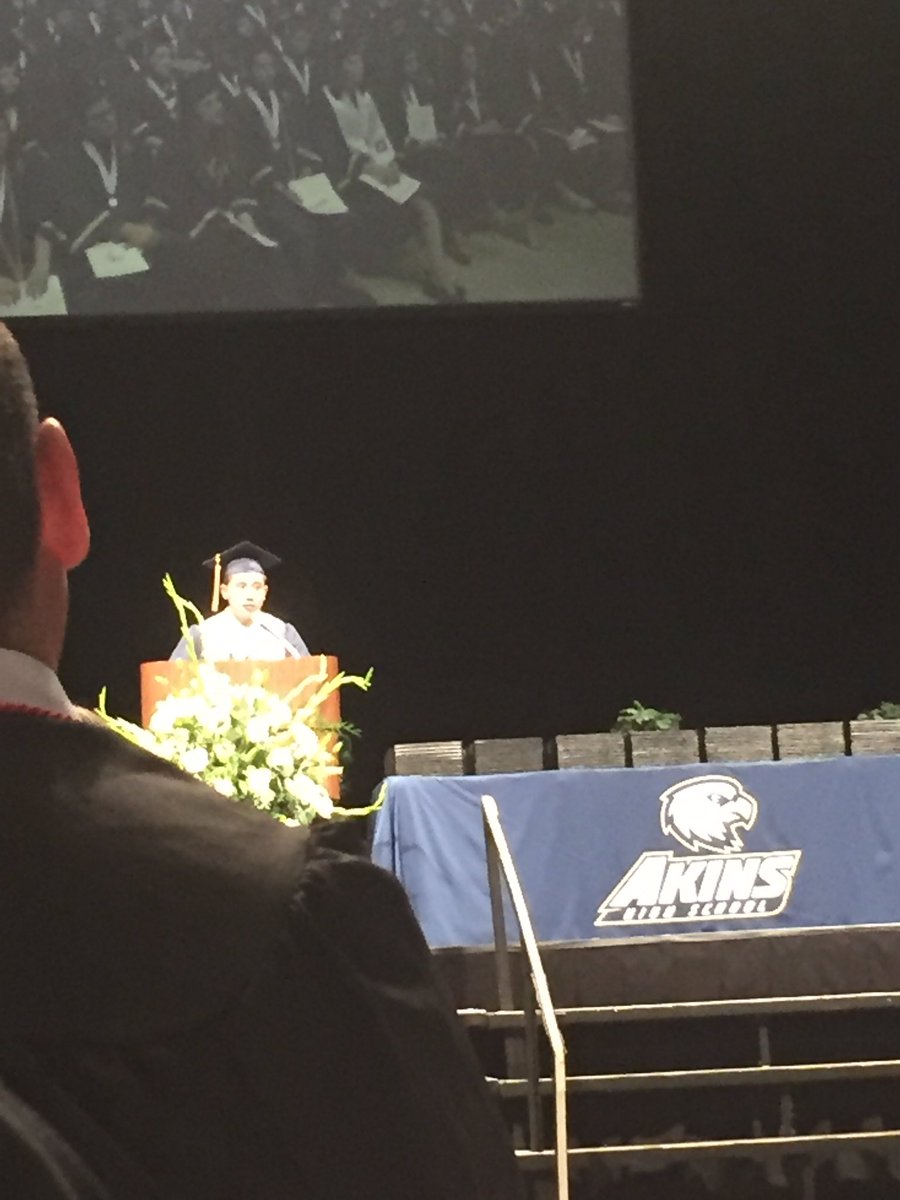 AkinsClass2017's tweet photo. Our Salutatorian and Valedictorian #AISDProud #AISDGrads #AkinsEagles #Akins #Akins2017 https://t.co/zA6pKqu0fo