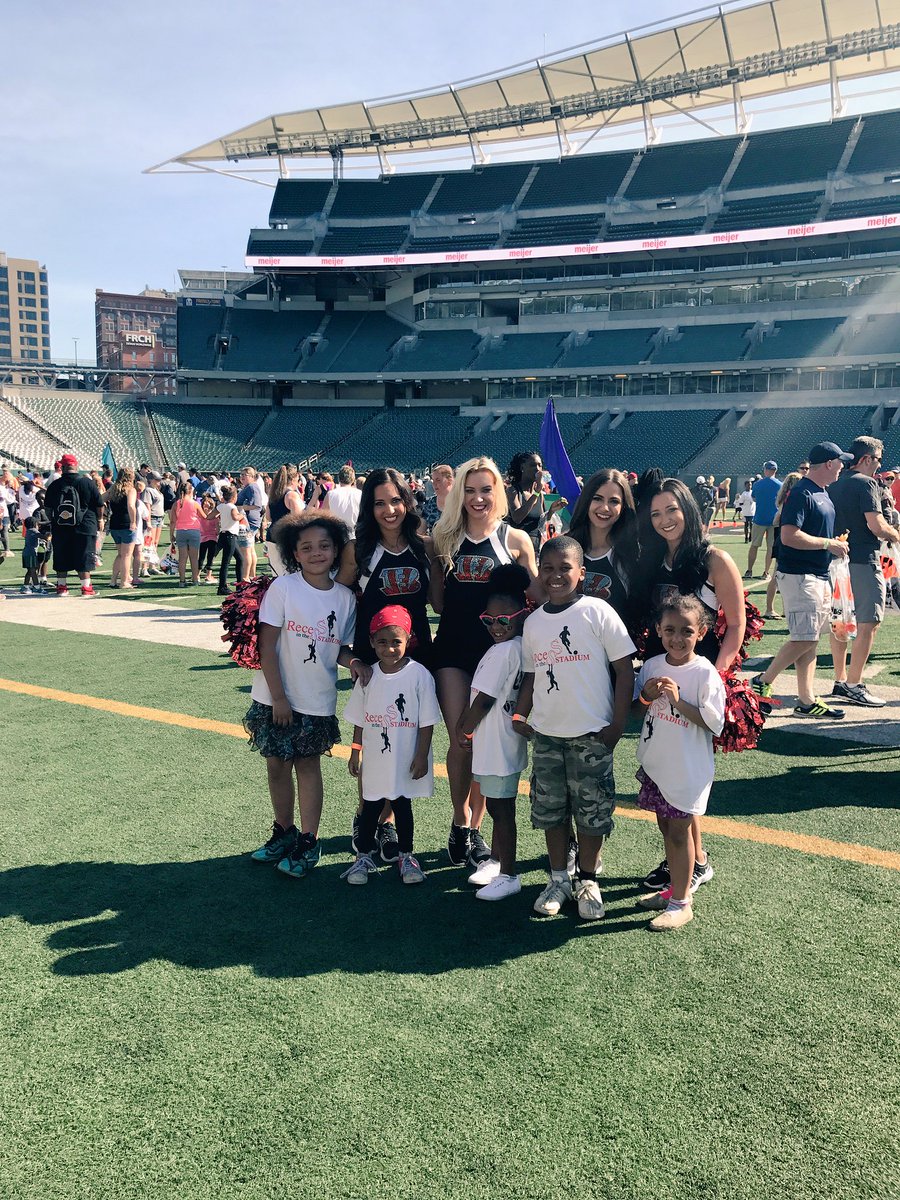 BenGalsCheer's tweet photo. The gals had a blast at Recess in the Stadium this morning! #whodey #letsroar #recessinthestadium https://t.co/zOWkzx6baV