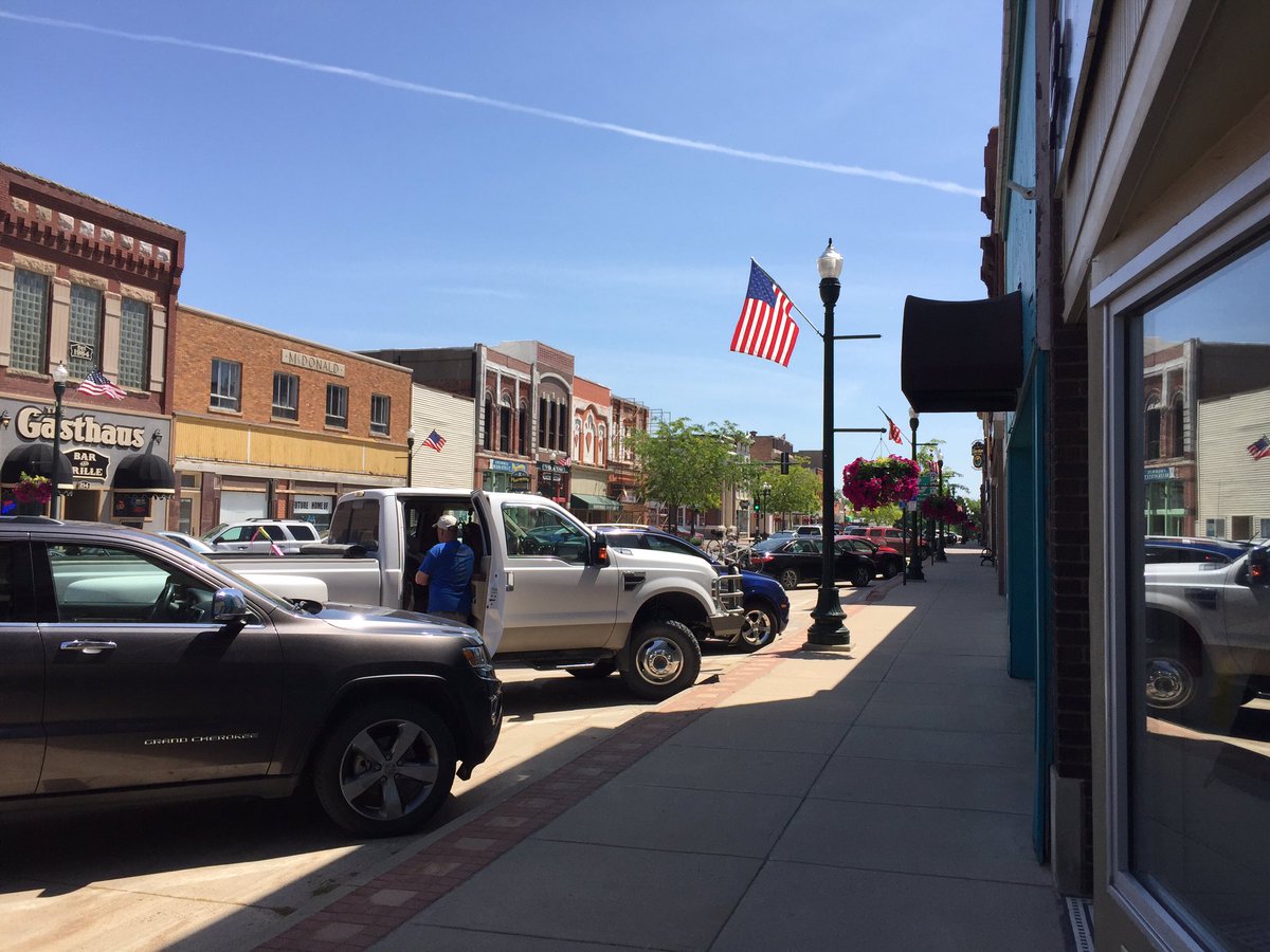 KirchmannMedia's tweet photo. Pretty downtown #shopcherokee while in town for the @cherokeerodeo @cherokeechamber #soda-fountain plus @BarnesPRCARodeo 7:30 pm https://t.co/c3QnRhMLII