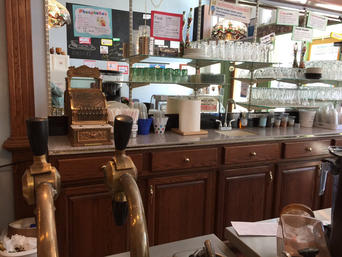 KirchmannMedia's tweet photo. Pretty downtown #shopcherokee while in town for the @cherokeerodeo @cherokeechamber #soda-fountain plus @BarnesPRCARodeo 7:30 pm https://t.co/c3QnRhMLII