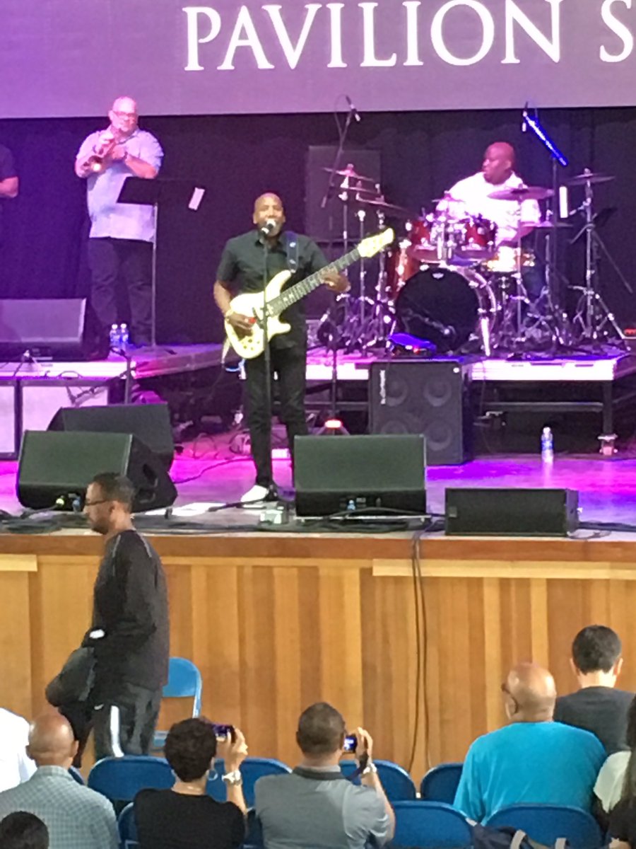 ParkerRocks425's tweet photo. #NathanEast warmup was better than some full concerts! #CapJazzMPP https://t.co/hFP7TZOFwA