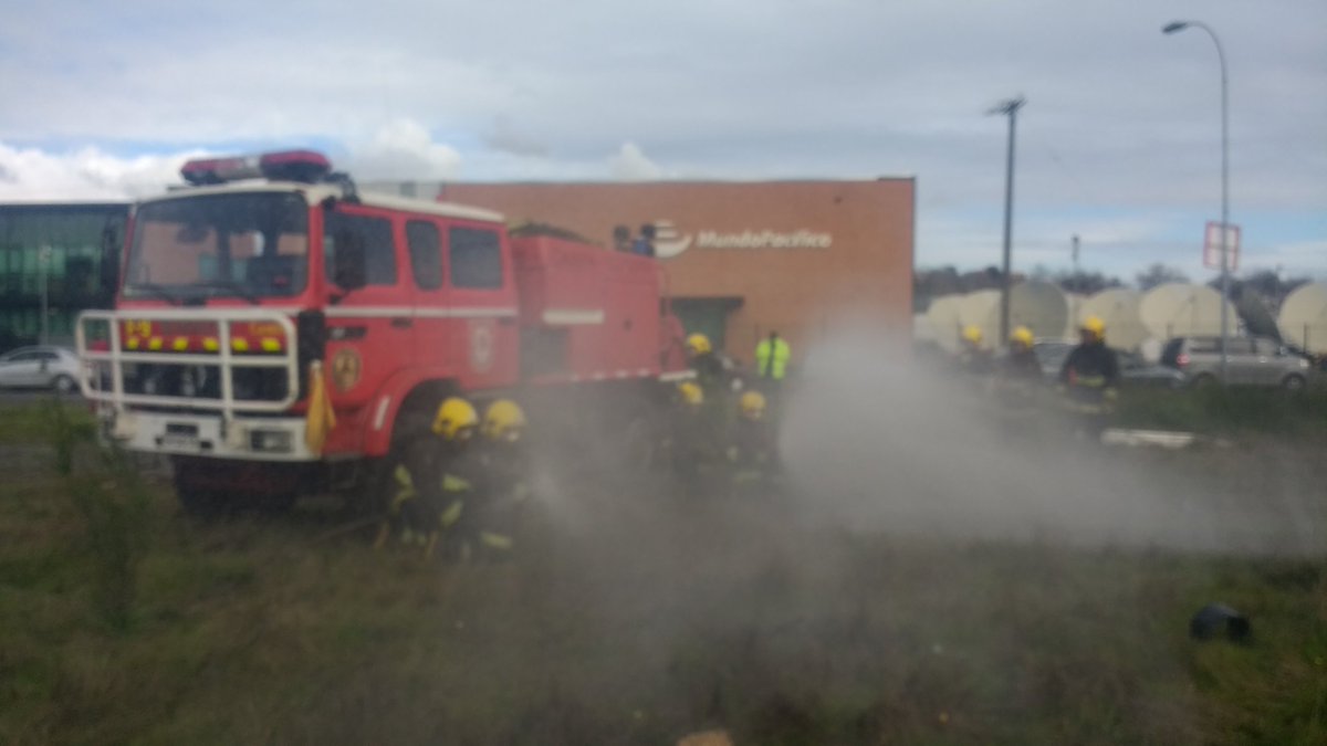 Tragahumosfire's tweet photo. Bomberos Concepción finaliza curso en prevención en el combate de IF y autoprotecion @CentralCBC @DroneSARChile #QIN @CEBioBio @rorrocp @T13 https://t.co/sEdQy84cOR