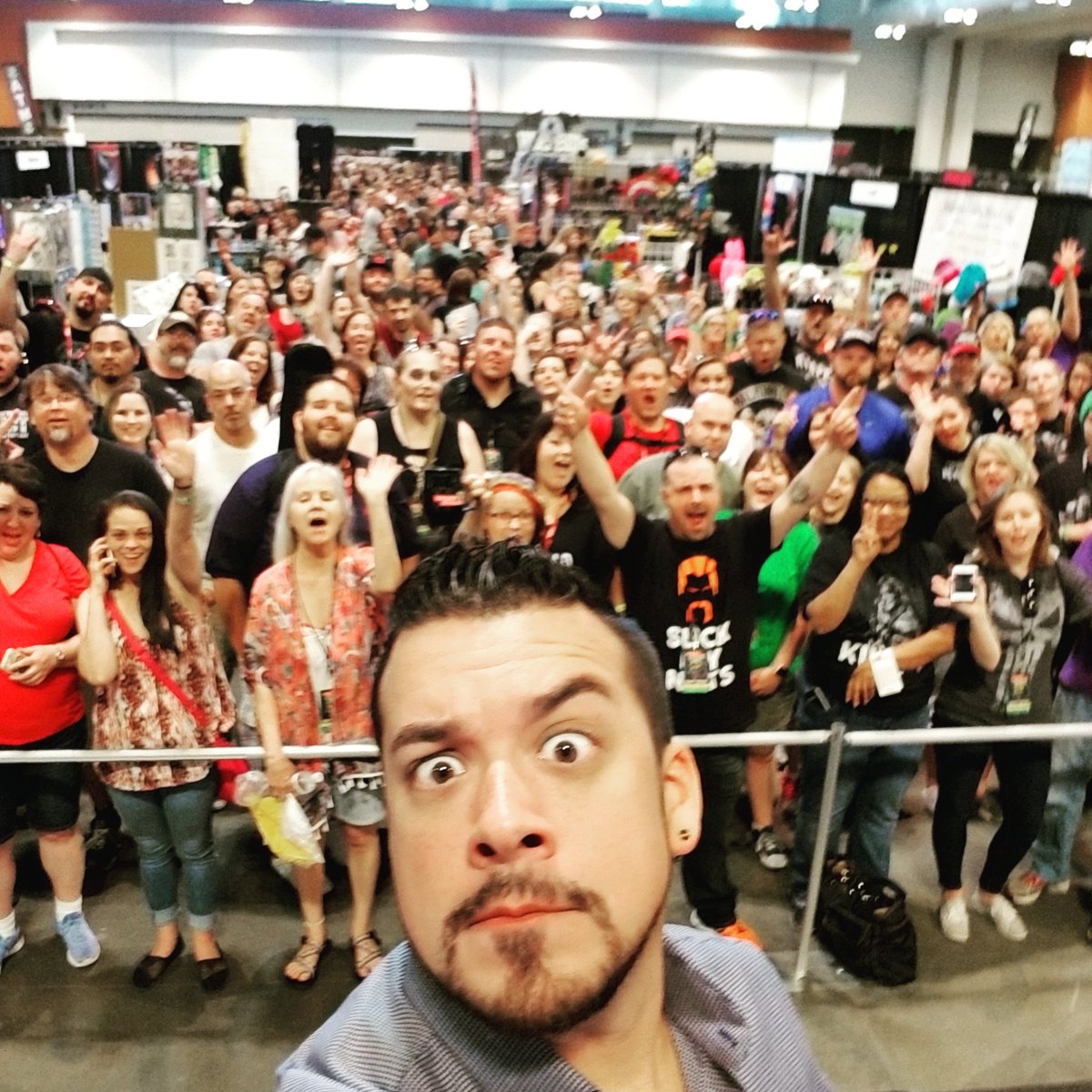 RealDaveSolo's tweet photo. It's getting crazy at the @WalkrStalkrCon LIVE stage! #WSCNashville #VOFF #WSCLIVE https://t.co/WcbOuIAK7q