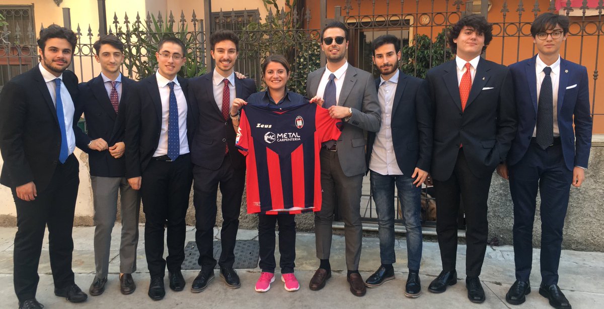 tripodimaria's tweet photo. A #Crotone X #Hera2017! Bellissimo pomeriggio di #militanza nella mia terra! Con il saluto speciale del #PresidenteBerlusconi! GrazieDiCuore https://t.co/9OWqsTEUfw