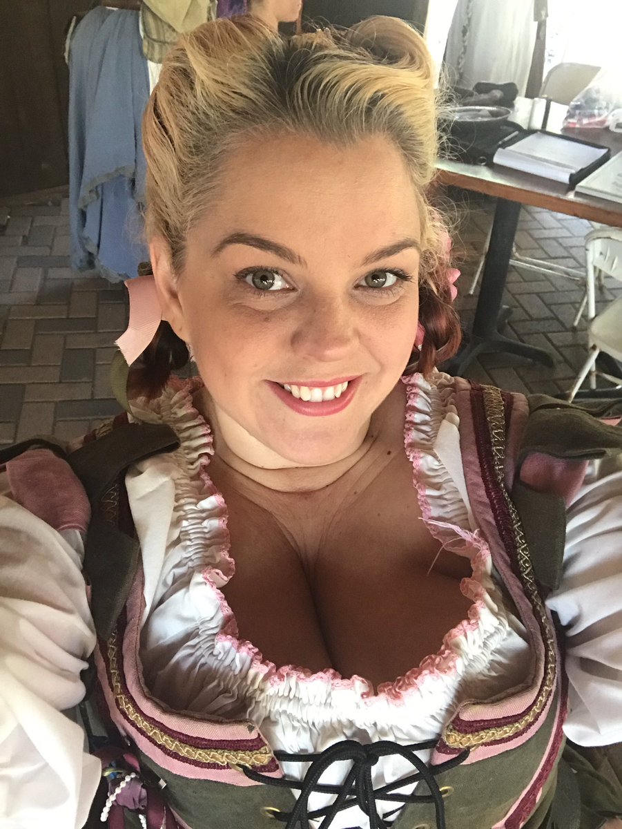 Devilyn Redd on X: Do I make a good beer wench? #renfaire #  t.co0zOPlYHjb3  X