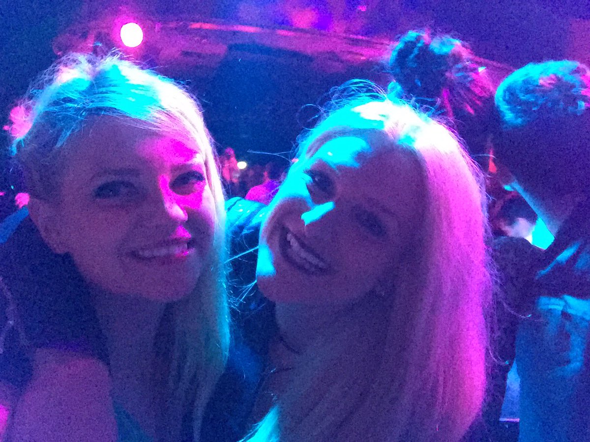 birdswithnests's tweet photo. A wonderful part of traveling around the world is also that you get to meet the relatives that live abroad. Our smiles says it all.#nightout https://t.co/cG1YJO5xJu
