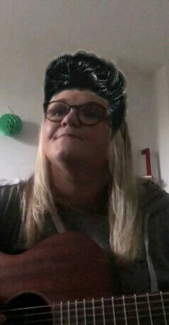 NadKaese's tweet photo. @LolaDubini Lola #Presley / Elvis #Dubini!😉😂😂😂 #QueenOfRock #KingOfRock https://t.co/BzrzbJzo8w