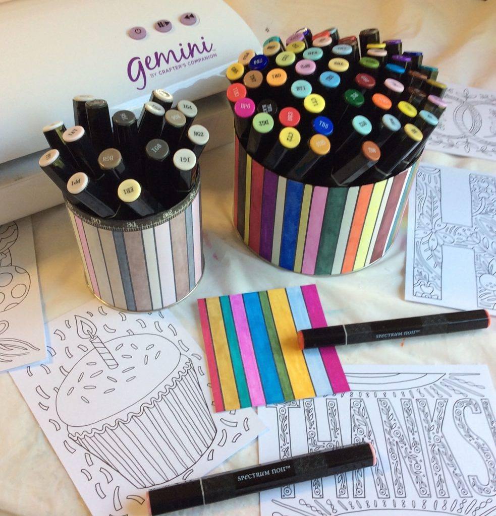 CraftersCompUS's tweet photo. LIKE this post if you're coloring this weekend! What are you working on? #spectrumnoircolorista
📷 credit: @stefanielgirard https://t.co/2rxQHDTNVE