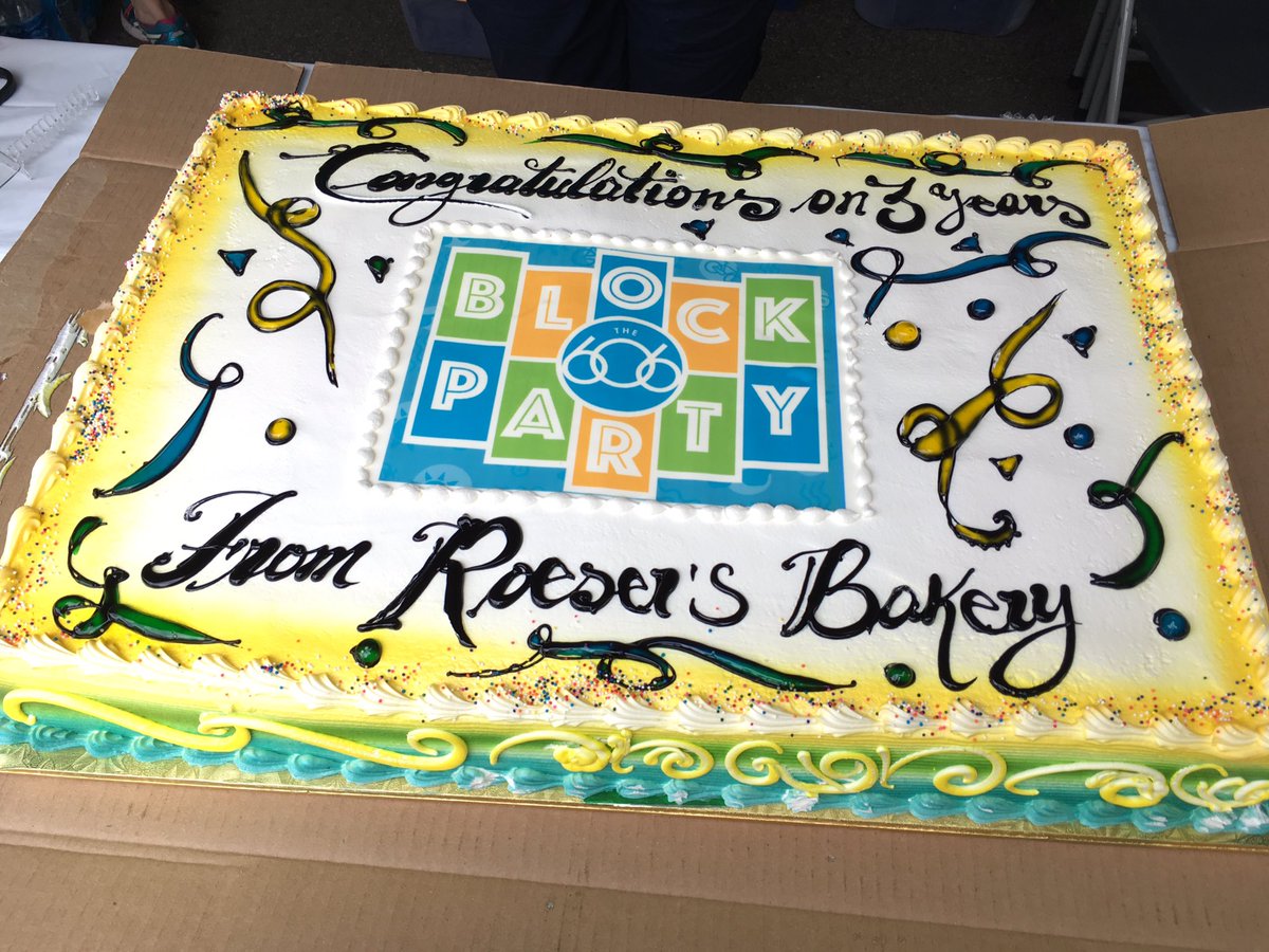 The606Chicago's tweet photo. Thank you Roeser's Bakery for this beautiful 606 anniversary cake! #606BlockParty https://t.co/OpthjgXwFk