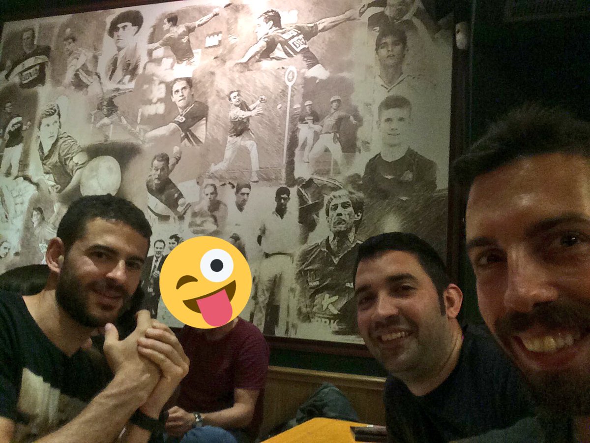 MikelNavarro_'s tweet photo. Ni #Juventus ni #Real 
Yo ceno con Juan
#Irujistas #pelotavasca #UCLFinal https://t.co/NSoh7xNEPh