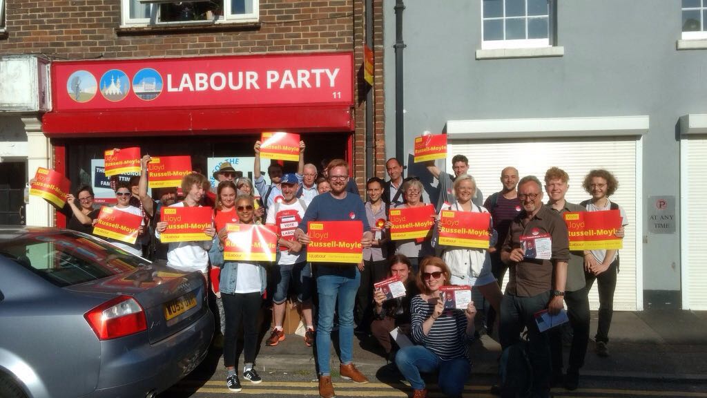 PeoplesMomentum's tweet photo. Big numbers out on #labourdoorstep for @lloyd_rm in sunny Brighton Kemptown today! #mynearestmarginal https://t.co/uxWfsBmzVs