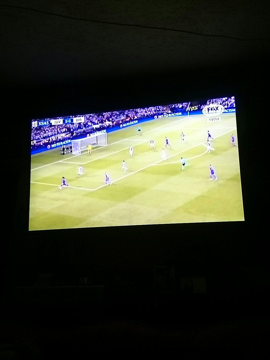 _DANIEL_V's tweet photo. #ChampionsxFOX #Juve hoy gana!!  Esperando la entrada de Cuadrado!!! Quiero camiseta! 🇨🇴 https://t.co/E440TbEDka