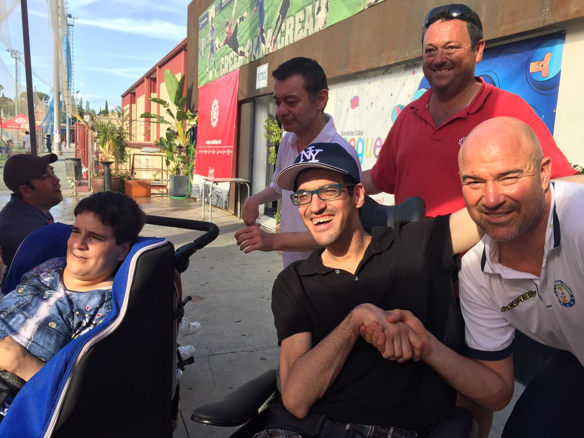 Los chicos de <a href="/Acpacys/">Acpacys</a> con nuestro campeón <a href="/bergesrafa/">Rafa Berges</a> <a href="/LGSeedsES/">LG Seeds España</a> <a href="/dipucordoba/">Diputación de Córdoba</a> #DeporteSolidario