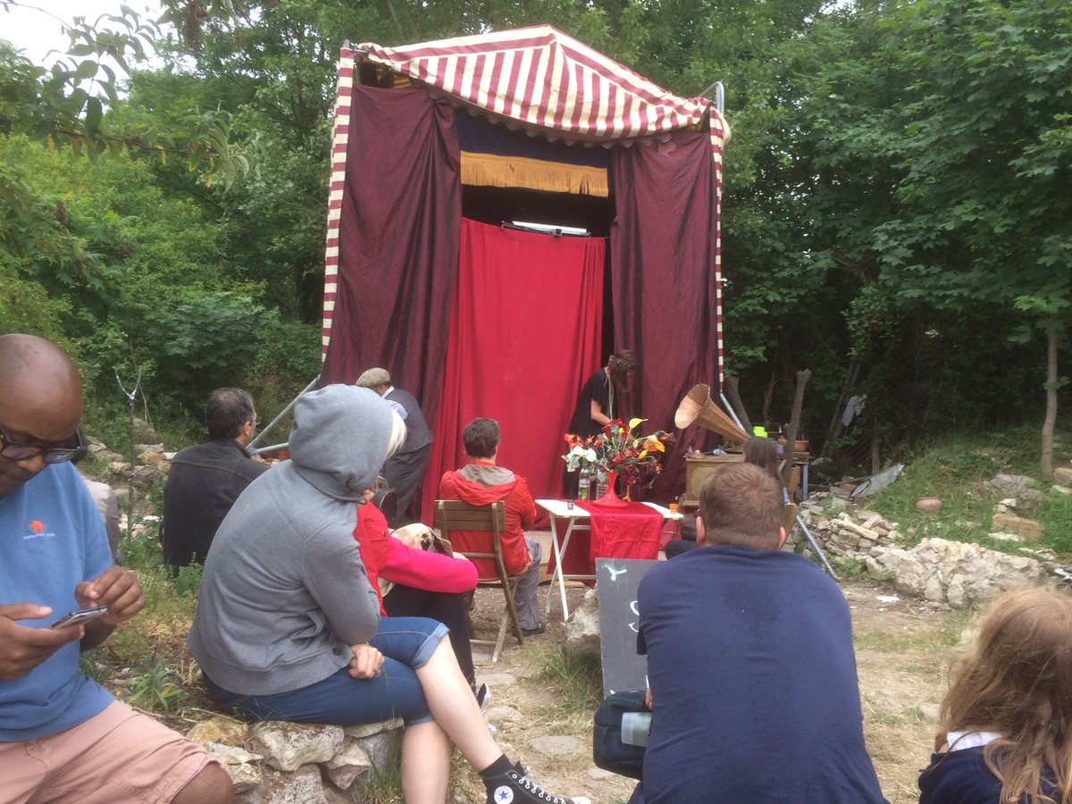 #montreuil bon moment au festival des Murs à Pêches 🍑 mention spéciale aux associations et à l'équipe de l'antenne de secteur aux manettes