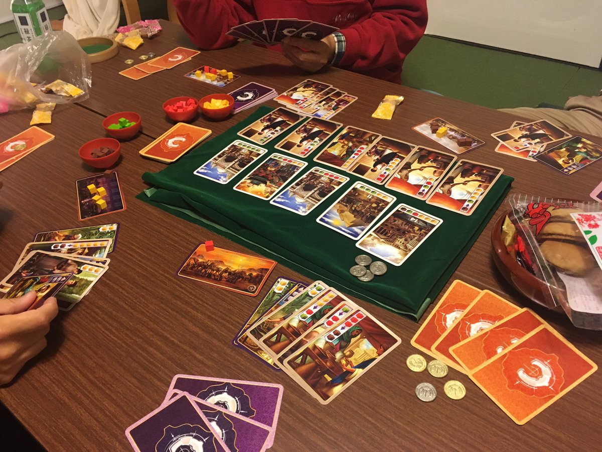 Jun1s うずまきスイッチ センチュリー スパイスロード 4人 40分 2戦 商人を雇ってスパイス商売 宝石の煌めき的な拡大再生産だけど しっかり考えて資源変換カードを獲得してコンボを組まないと 拡大再生産のスピードに結構差がつきます ゲーマー向け