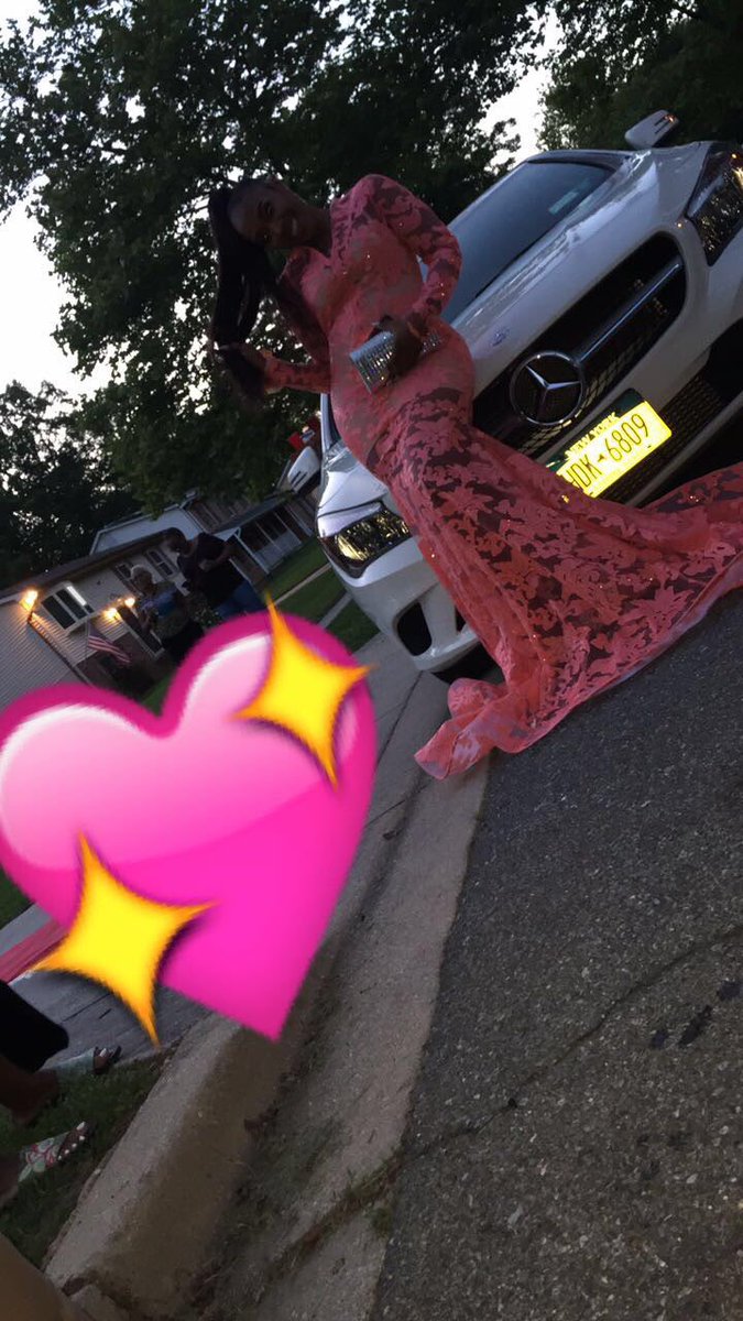 HEYQUEEEEN's tweet photo. When you a vet in this game, these b*'s want to do it just like you ๐๐
#TechProm2k17 (real pics coming soon) https://t.co/avgTTm4Tbz