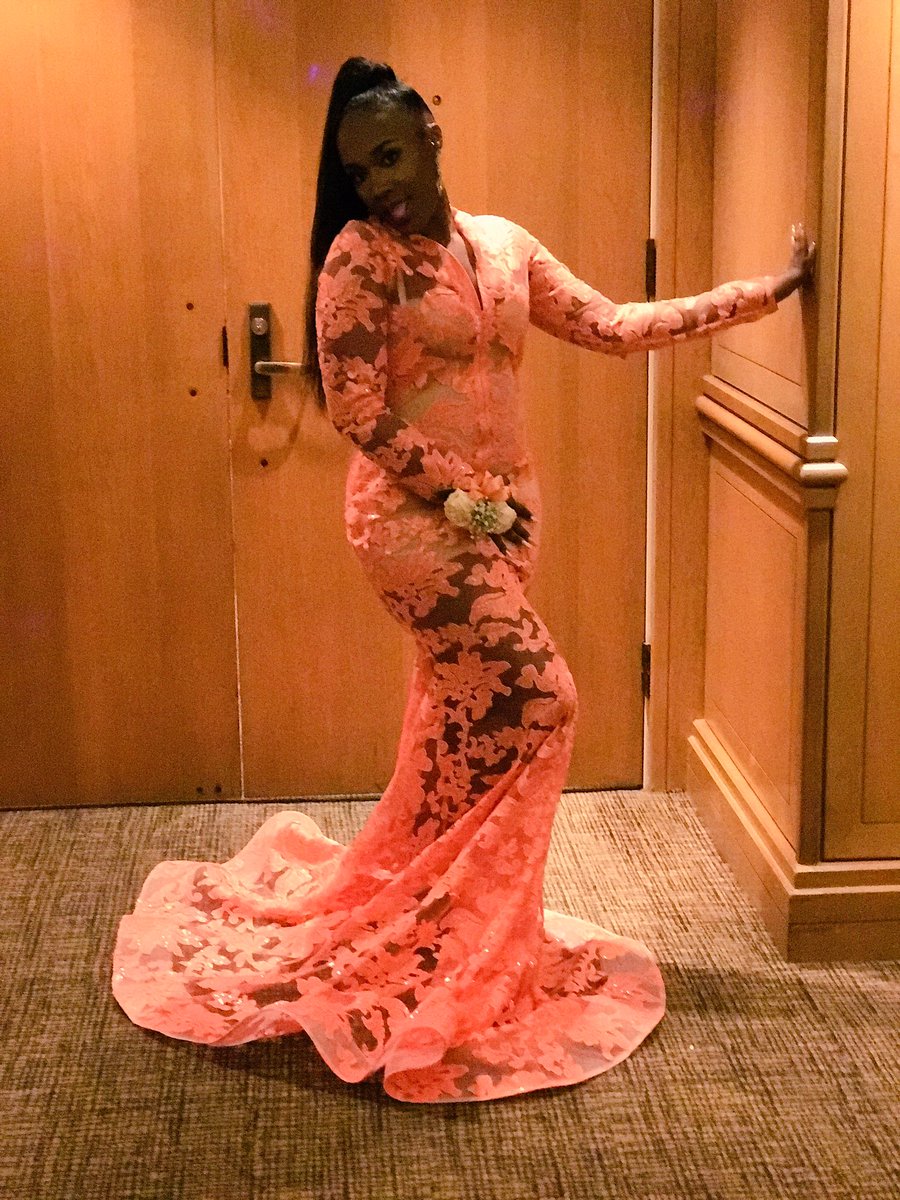 HEYQUEEEEN's tweet photo. When you a vet in this game, these b*'s want to do it just like you ๐๐
#TechProm2k17 (real pics coming soon) https://t.co/avgTTm4Tbz