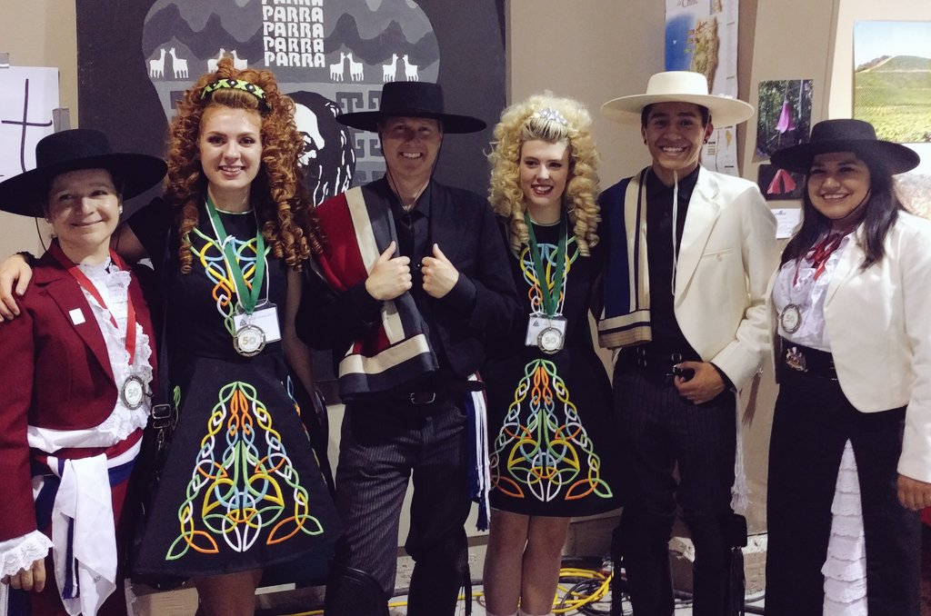 YQRChileanAssoc's tweet photo. Our awesome neighbours with our ambassadors! Thanks for the visit .@IrishClubYQR 
#IrishChileanConnection #Mosaic2017 #yqr https://t.co/DUboCc01pu