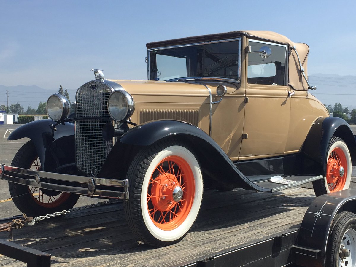 PomonaSwapMeet's tweet photo. The classics are rolling in! #pomonaswapmeet #classiccars #carshow #sunday #June4th #vintagecars #autoswapmeet https://t.co/7t7VyLFnk8