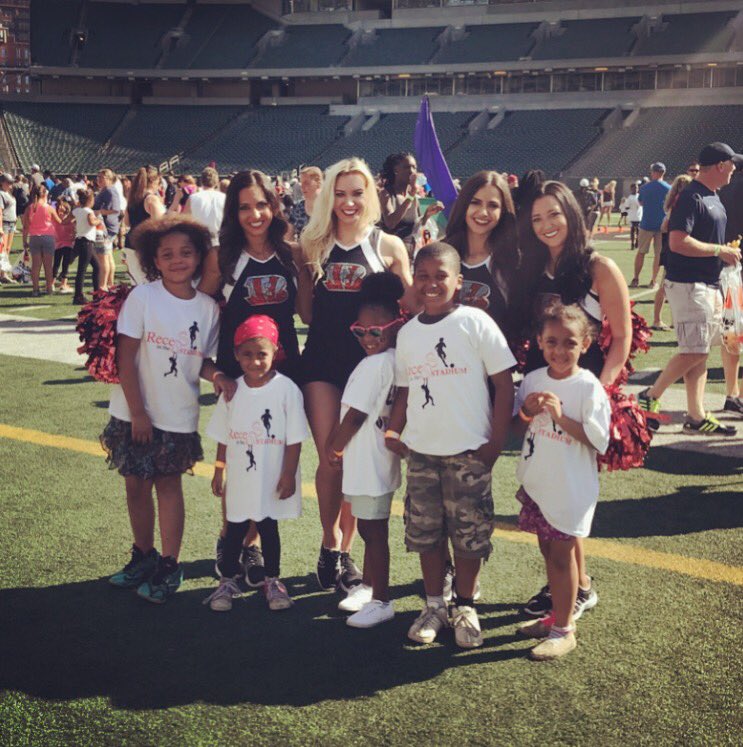 JacDeAug's tweet photo. So much fun at #RecessInTheStadium this morning!! @BenGalsCheer @Bengals @WCPO 🐯❤️🏈 https://t.co/iabs9AXlTH