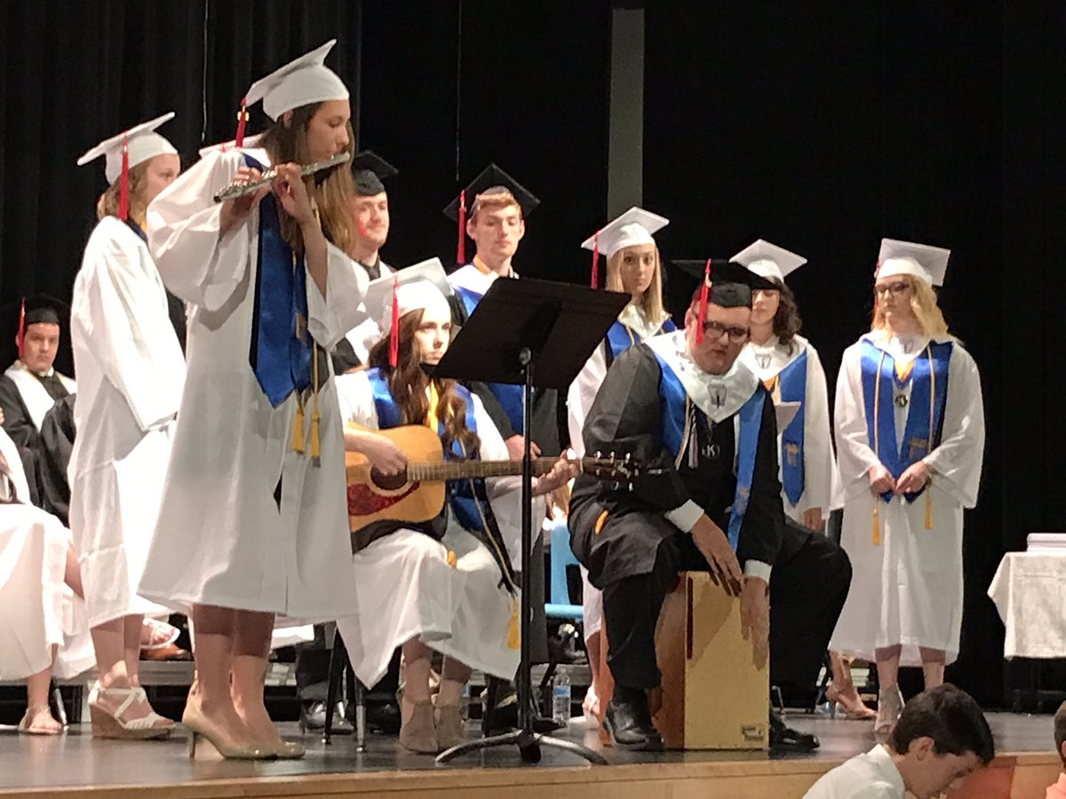 hurat_alex's tweet photo. Farewell song to the class of 2017 "Hallelujah" - Amazing!! #lrnrdrvn @Lbrty_Principal @jesselmaine @tomnelson https://t.co/JqhGxUHrHf