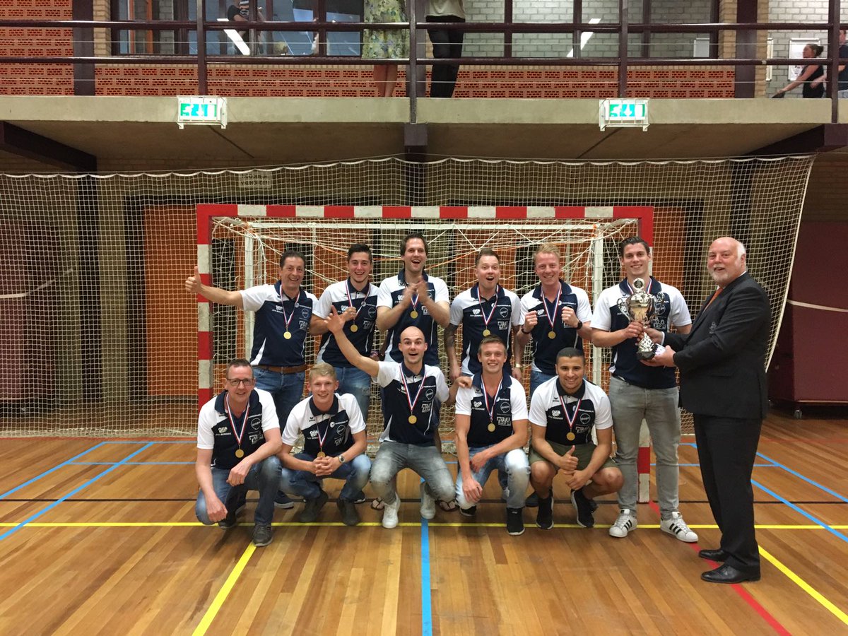 zvvb's tweet photo. Zvv Beringe 1 heeft de beker in ontvangst genomen in Sittard ! https://t.co/LmwcigHCAH