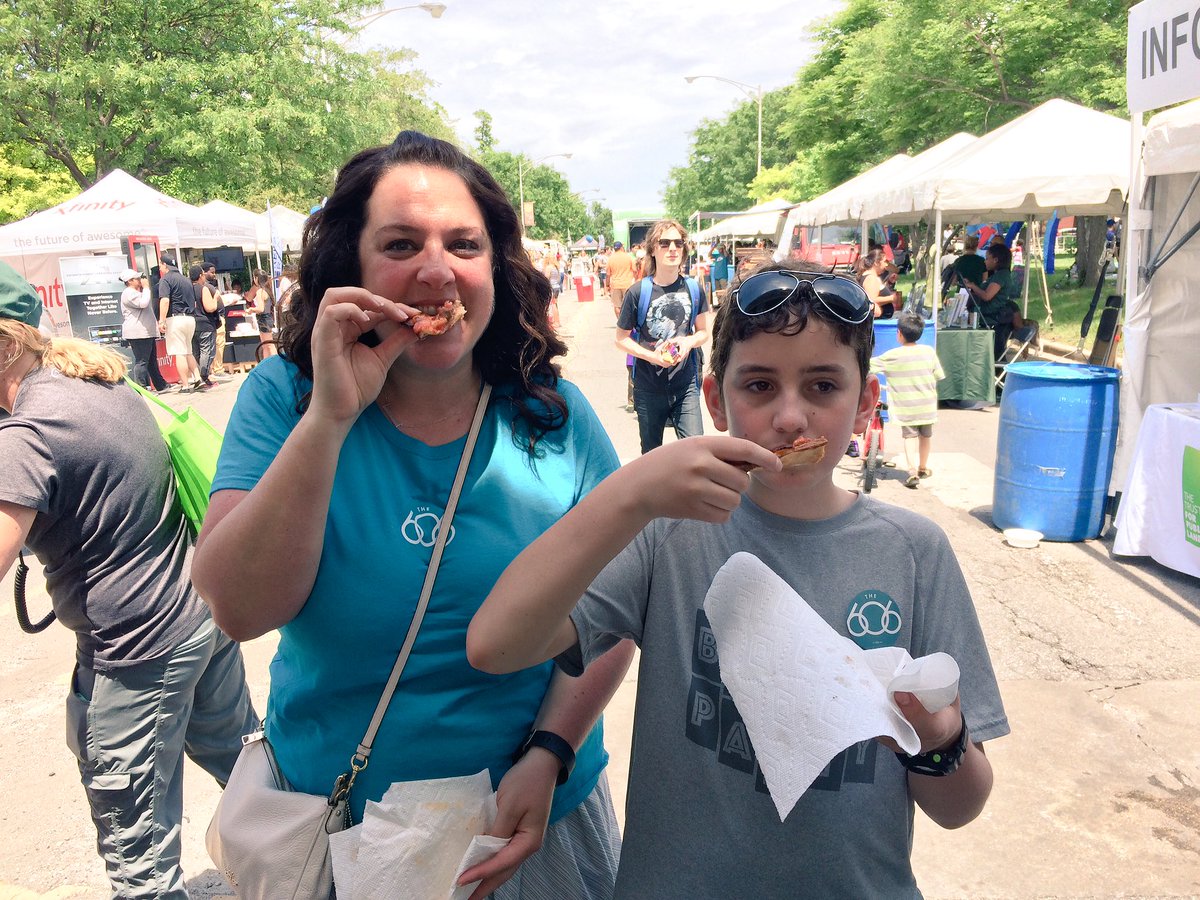 The606Chicago's tweet photo. Thank you @piecechicago for feeding our 606 Block Party volunteers with delicious slices ๐#606BlockParty https://t.co/deAxqd8g00