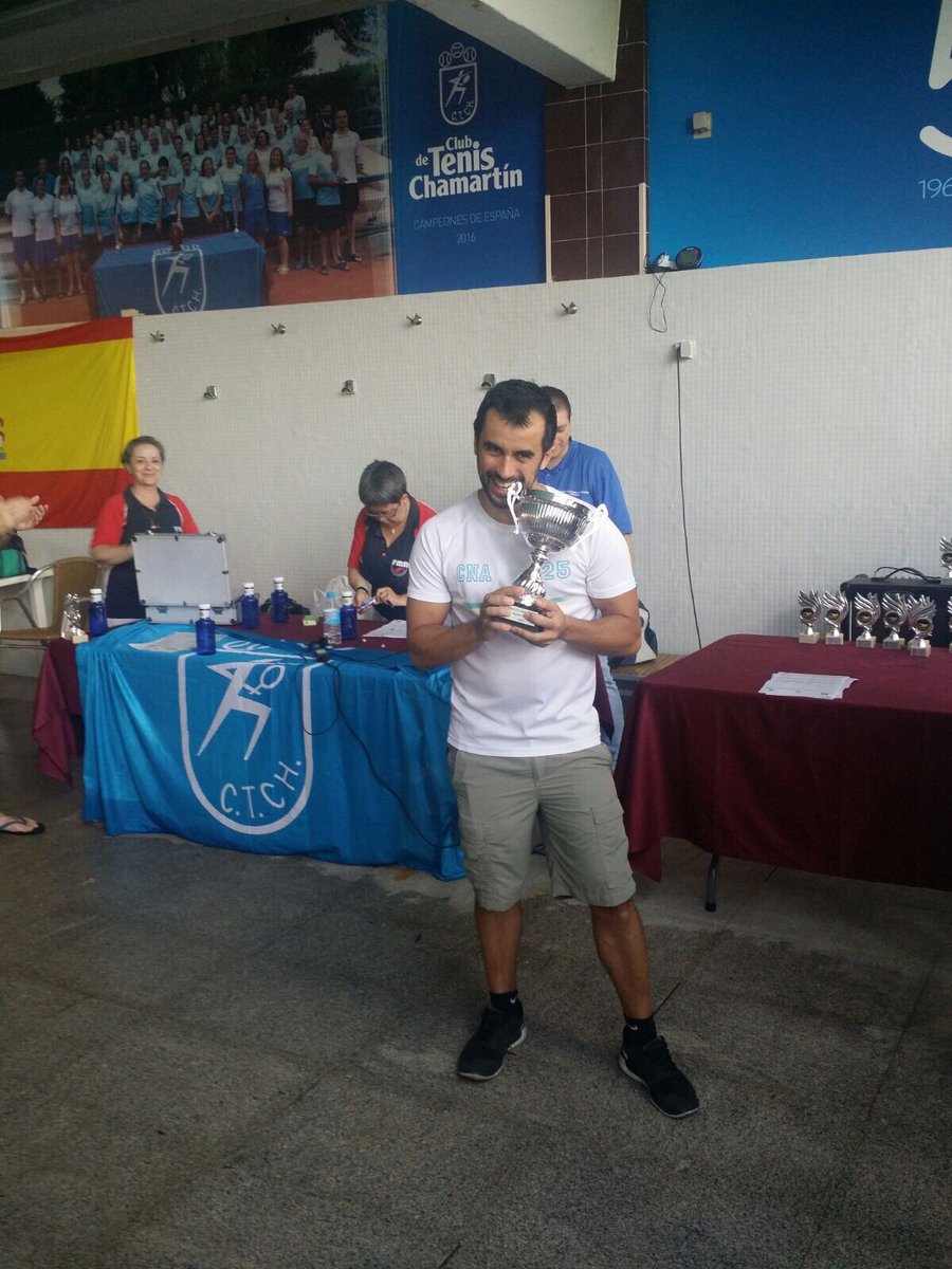 soyjava1's tweet photo. Enhorabuena a los #MasterCNA en el trofeo @tenischamartin 
😀👏🏽👏🏽👏🏽 https://t.co/dhH3ncX9fg