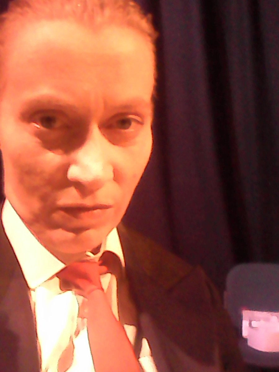 emilycarding's tweet photo. Pre-show selfie #RichardIII @DGArtsFest #Catstrand #Dead https://t.co/kLJVdaoKJb