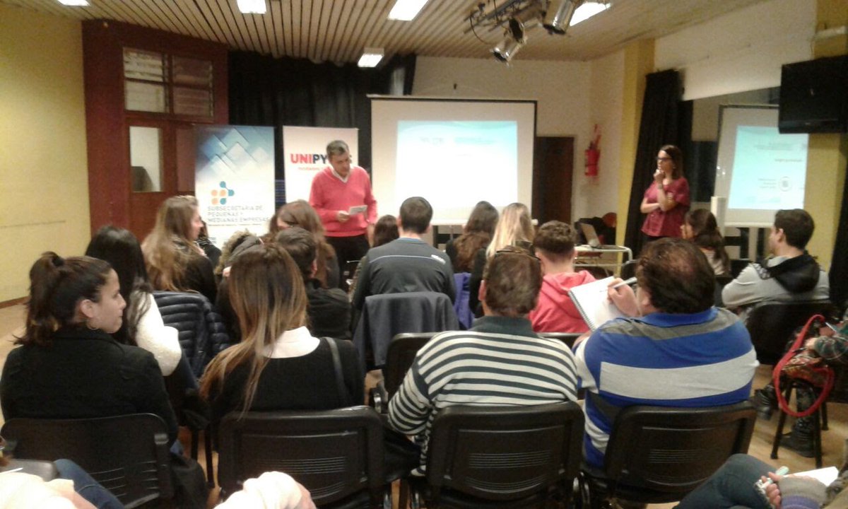 MinCoopCba's tweet photo. #CàtedraAbiertaInterior #VillaMarìa Seguimos capacitando #emprendedores Estrategias de MKT Digital con Lic. Evang Cañas en @extension_unvm https://t.co/pOhZtQ7BDd