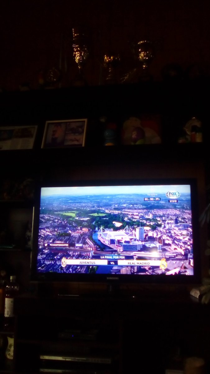 concha_alvaro's tweet photo. #CHAMPIONSxFOX desde chile apayando a la JUVE https://t.co/sorLdImUs5