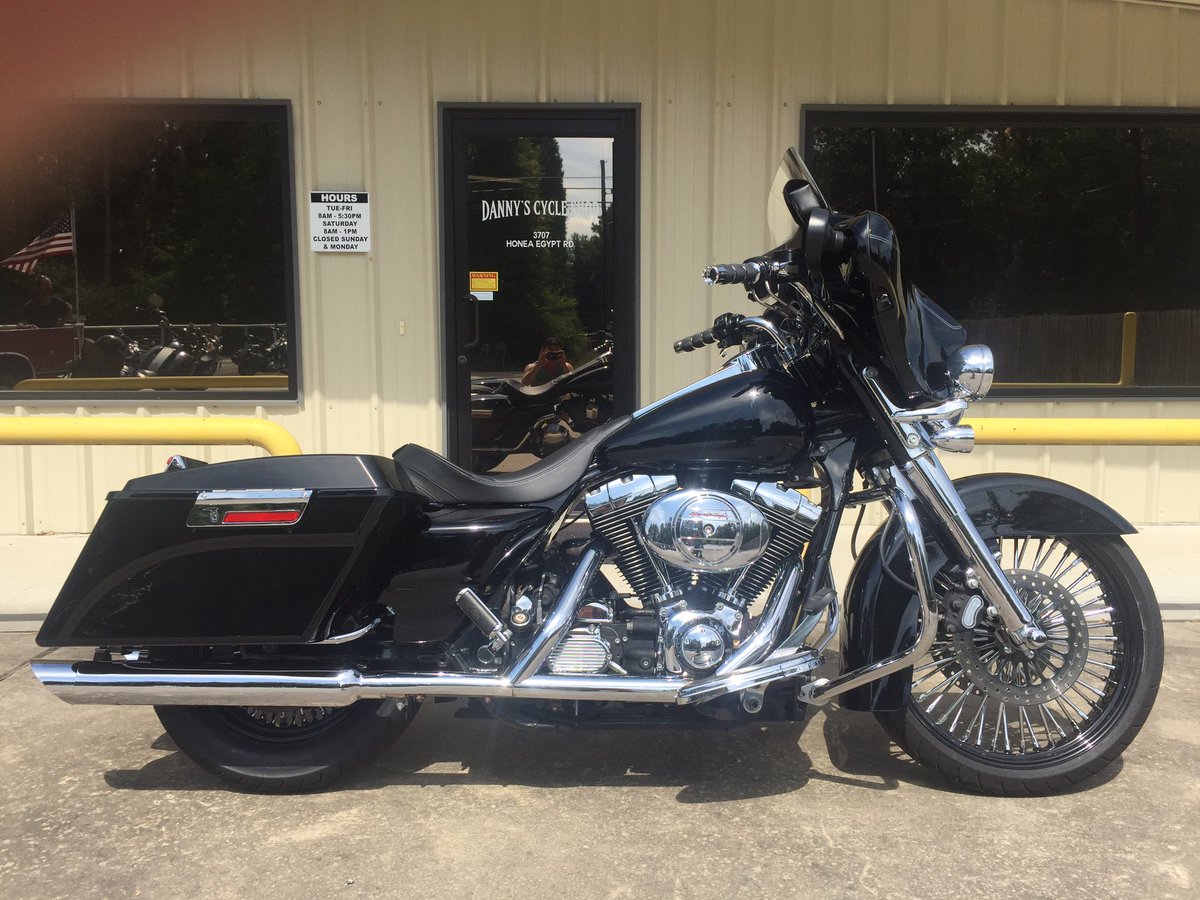 DannysCycleShop's tweet photo. 2001 #harleydavidson #ultra transformed #streetglide for sale! $10,999 Call 9364447257 or check out the website for full specs. All new!!!! https://t.co/fANrlvnmhI