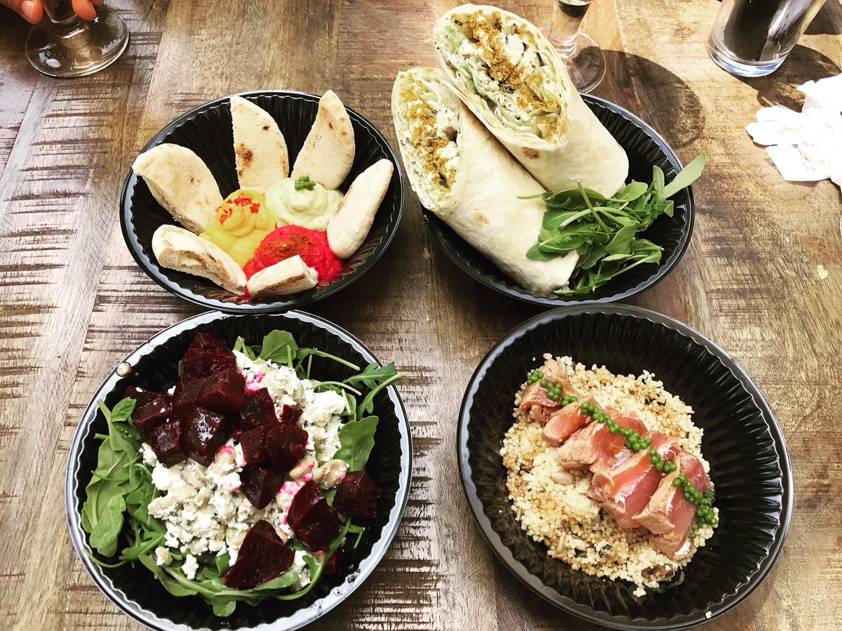 ElKillerBurrito's tweet photo. Hoy nos pasamos por el #vanvanvar Comimos y bebimos de todo. Vaya platos! Gracias a @Deligotessen que ha cocinado esta semana allí. https://t.co/F3ehUnOwCk