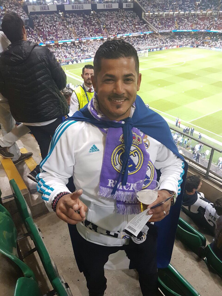 #ChampionsTVC <a href="/GONZALOCARIAS/">Gonzalo Carías</a> se encontró a este Catracho en la final de Cardiff