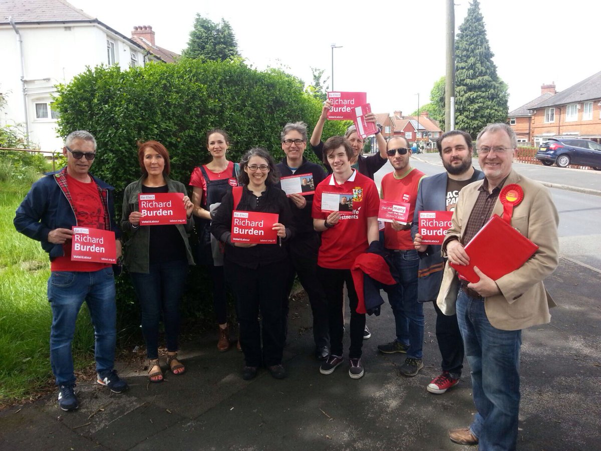 PeoplesMomentum's tweet photo. Lots of Momentum members joining #labourdoorstep to campaign for @RichardBurdenMP in Birmingham Northfield. #mynearestmarginal https://t.co/MLDwtylTsA