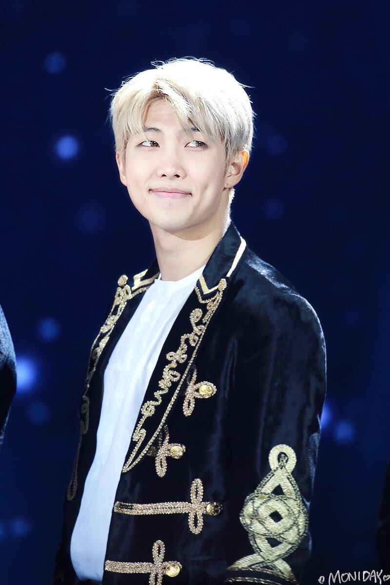 Moonwalkingbae's tweet photo. cutiiiie💕

Namjoon is such a good artist and person #BTSWEEK https://t.co/CmVRYORF5v